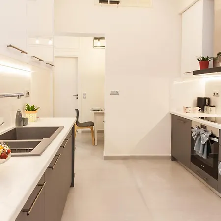 Pireas Jewel New Design Apt With Backyard *