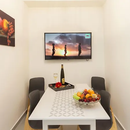 Apartment Pireas Jewel New Design Apt With Backyard *