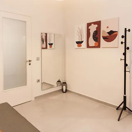 Pireas Jewel New Design Apt With Backyard *