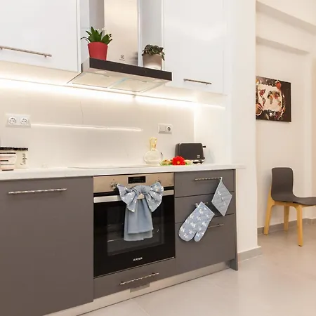 Pireas Jewel New Design Apt With Backyard *