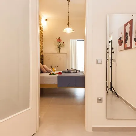 Pireas Jewel New Design Apt With Backyard Apartment