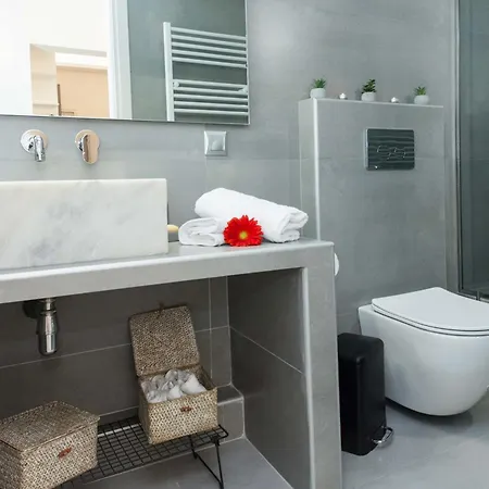Pireas Jewel New Design Apt With Backyard *