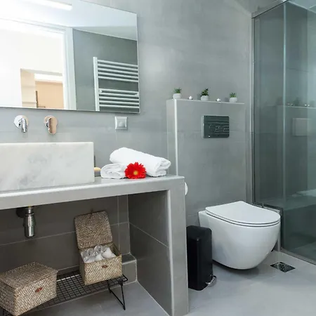 Pireas Jewel New Design Apt With Backyard *