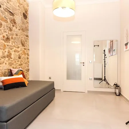 Pireas Jewel New Design Apt With Backyard Apartment