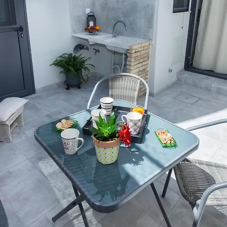 Apartment Pireas Jewel New Design Apt With Backyard *